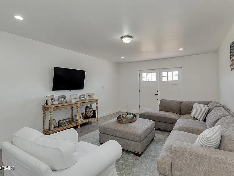 1424 E Broadmor Dr — Photo 4