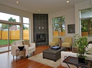 9233 11th Ave NW, Seattle, WA 98117
