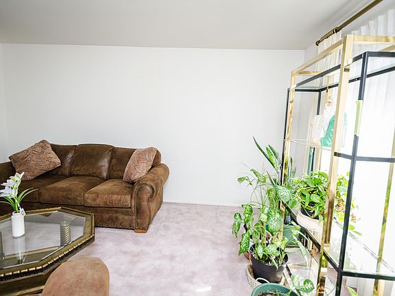 5th image of 2474 Carriage Ct