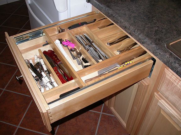 Wood tiered cutlery divider