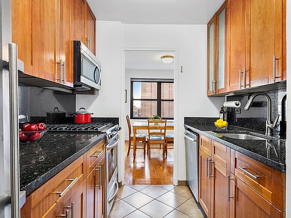 3rd image of 132 E 35th St #13E