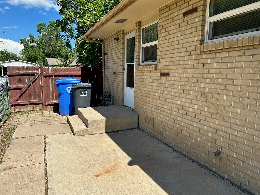 3 bed, 1043 sqft, $1,695 — Photo 2