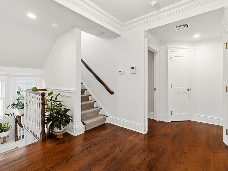 250 Milbank Ave #B — Photo 16