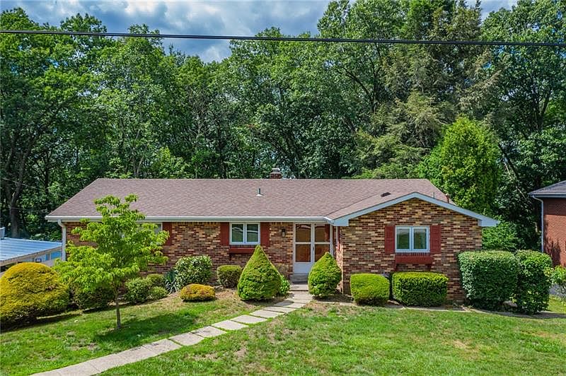 1st image of 213 Blackwood Dr