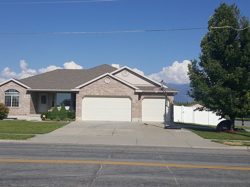 Front of house. Corner lot