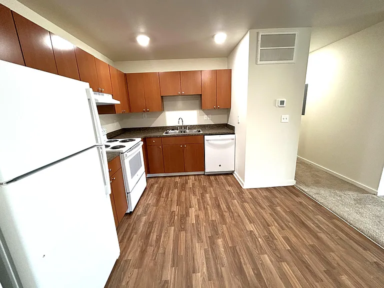 Grand Bend Club Apartments — Photo 40