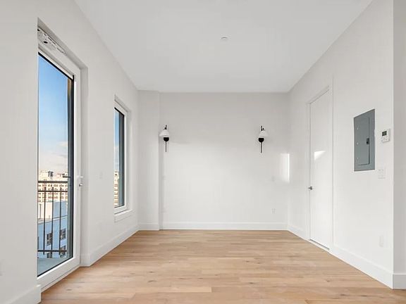 4th image of 58 Vanderbilt Ave #8P