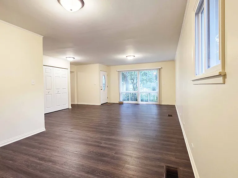 193 E Dennis Rd — Photo 6