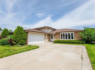 7504 W Haystack Dr, Frankfort, IL 60423