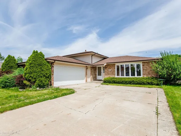 7504 W Haystack Dr, Frankfort, IL 60423