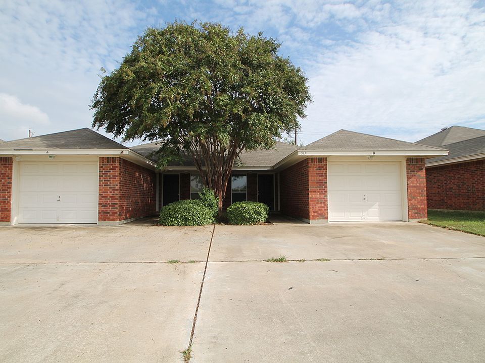 1st image of 917A Rosewood Dr