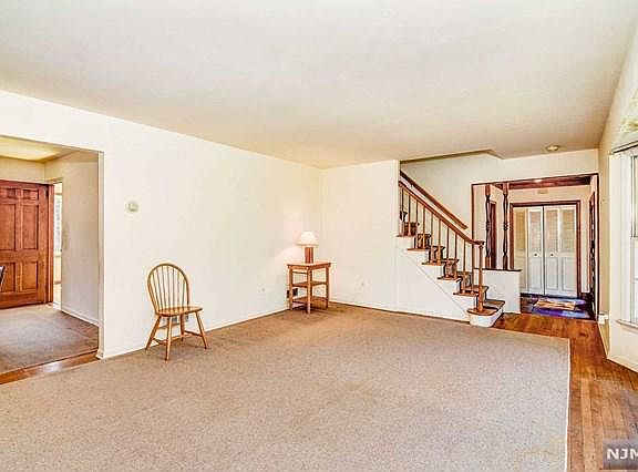 4th image of 525 Dorchester Dr