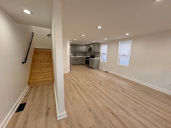 3rd image of 751 Kane St