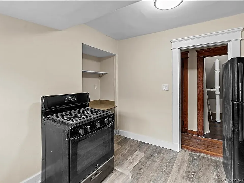 Apt 3 - kitchen - gas range