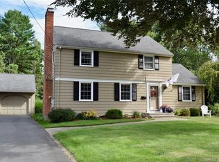 26 Old Pewter Ln, Wethersfield, CT 06109