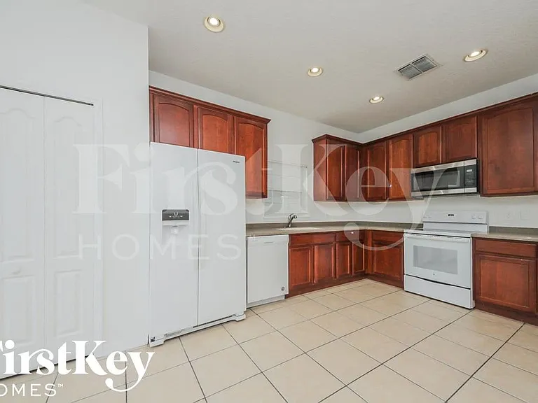 4302 Hidden Meadow Dr — Photo 7