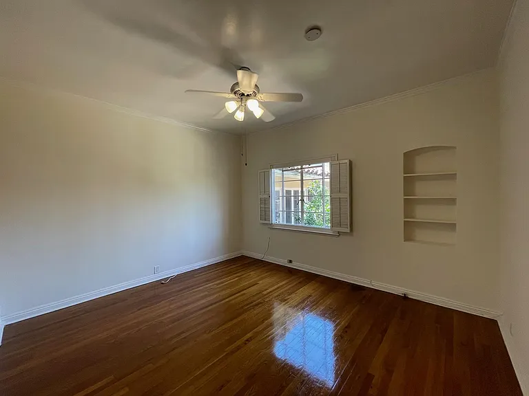 10804 Lindbrook Dr — Photo 11