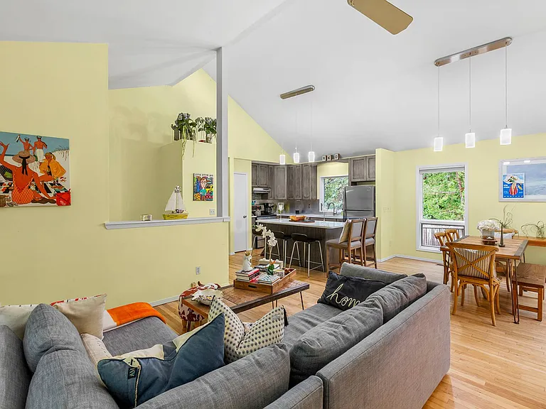 14 Hoover Ct — Photo 2