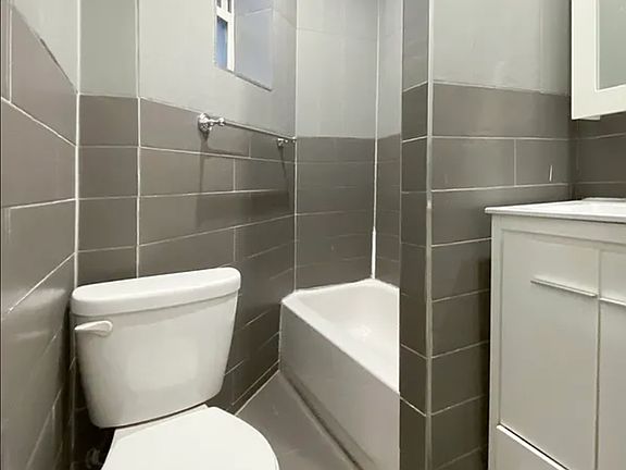 5th image of 202 E 21st St APT 2A