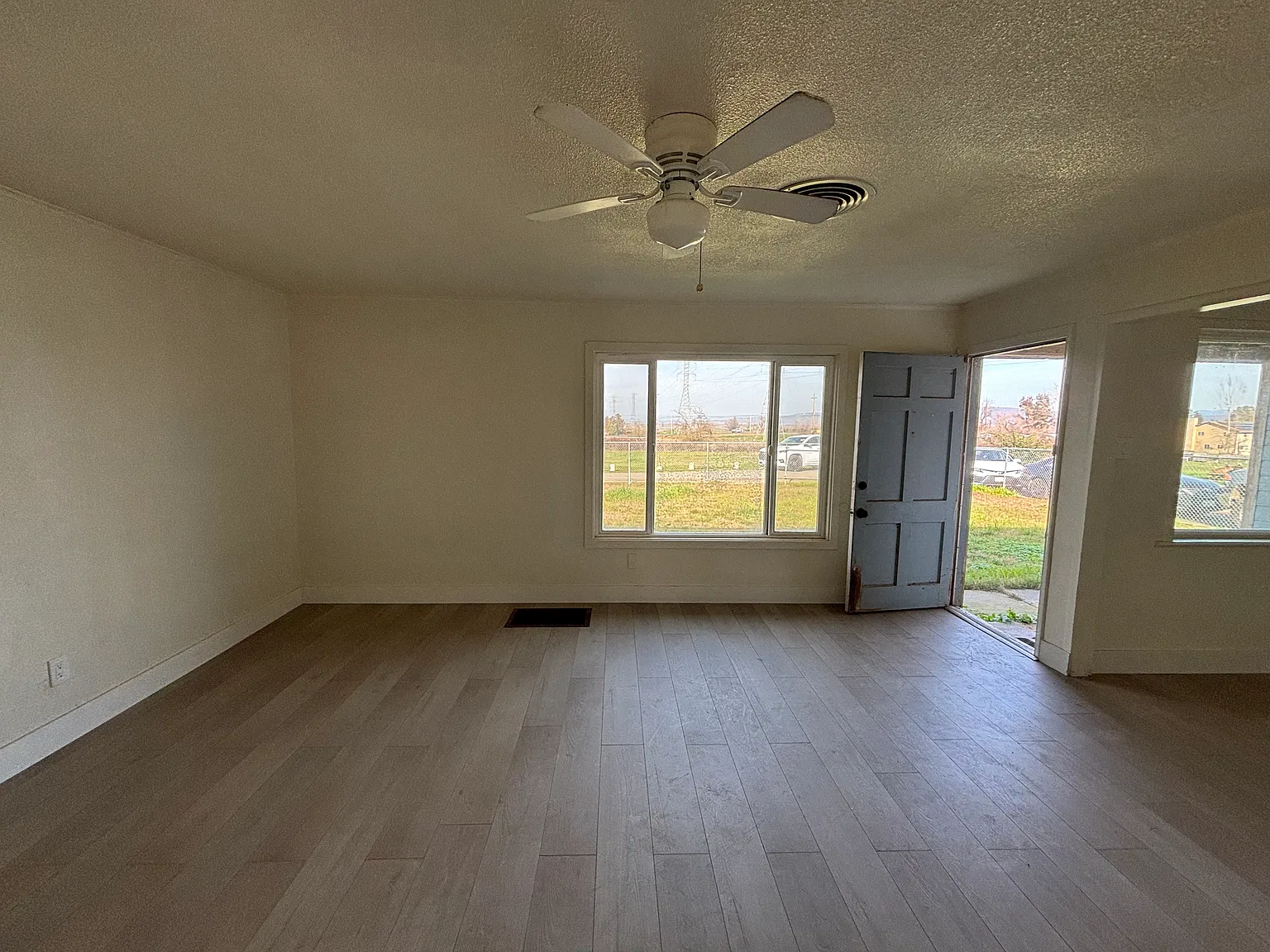 4 bed, $1,995 — Photo 4