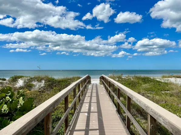 135 178th Ave W, Redington Shores, FL 33708