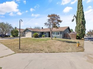 900 Cherry Ln, Lemoore, CA 93245