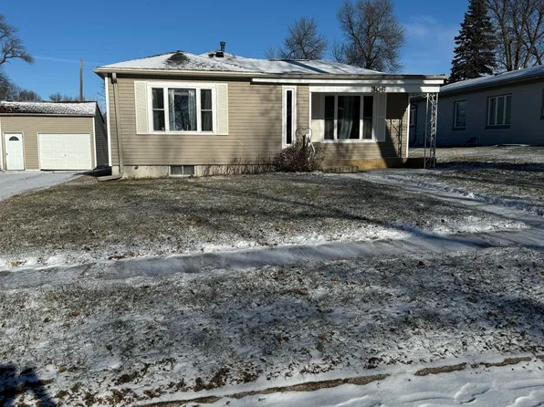 306 Lake Ave, Lake Park, IA 51347