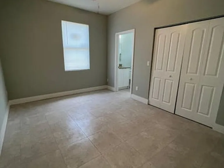 227 N East St — Photo 9
