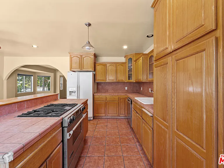 6057 Morella Ave — Photo 12