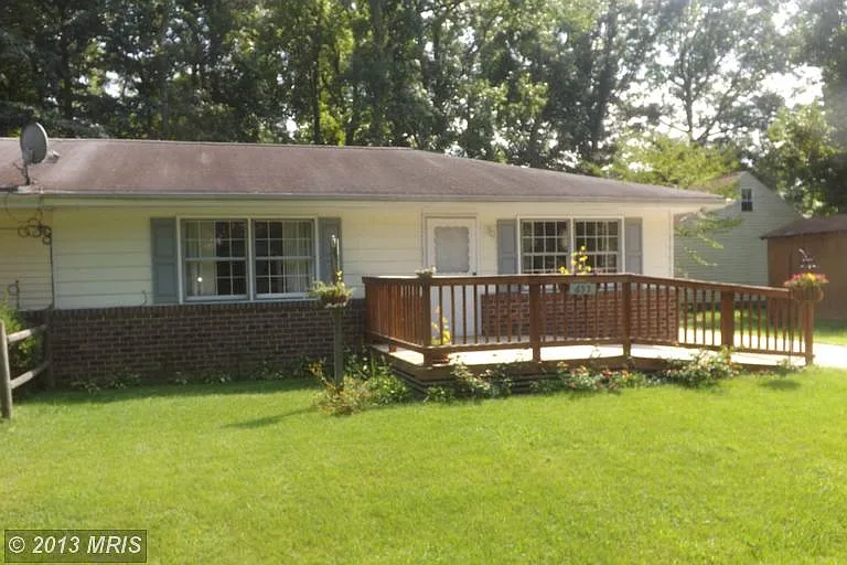 655 Branch Pl photo 1
