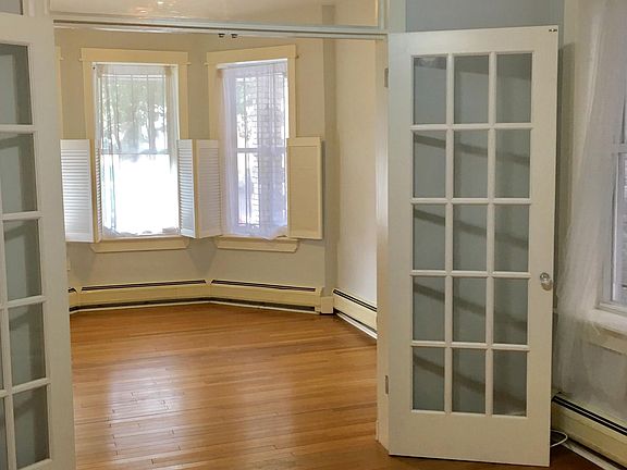 3rd image of 90 Waldo Ave #1