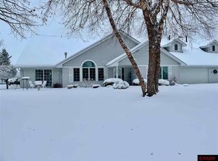 1205 Pine Pointe Curv, Saint Peter, MN 56082