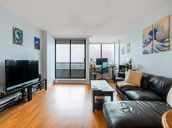 3970 Carrigan Ct #1205, Burnaby, BC V3N 4S5