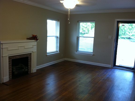 Living room w/fireplace