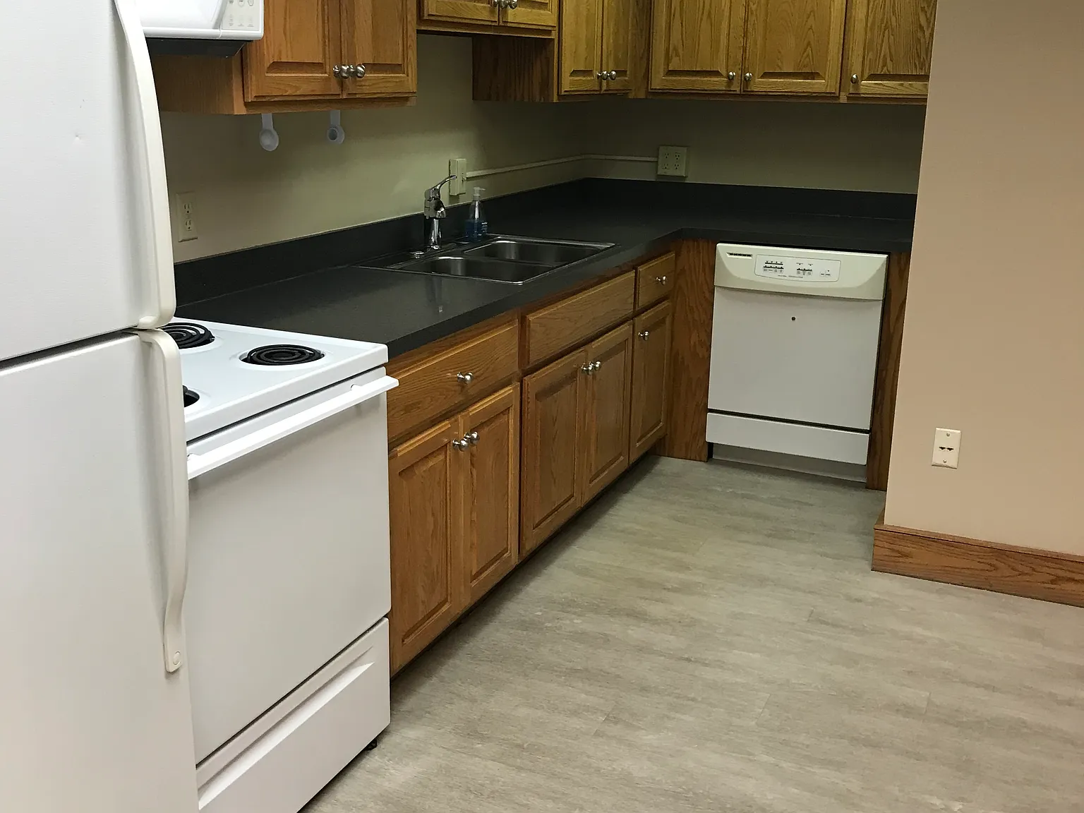 5 bed, 2630 sqft, $4,075 — Photo 4