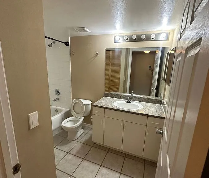 5035 Wiles Rd #203 — Photo 22