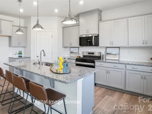 2730 Phoenix Ct, Gastonia, NC 28052