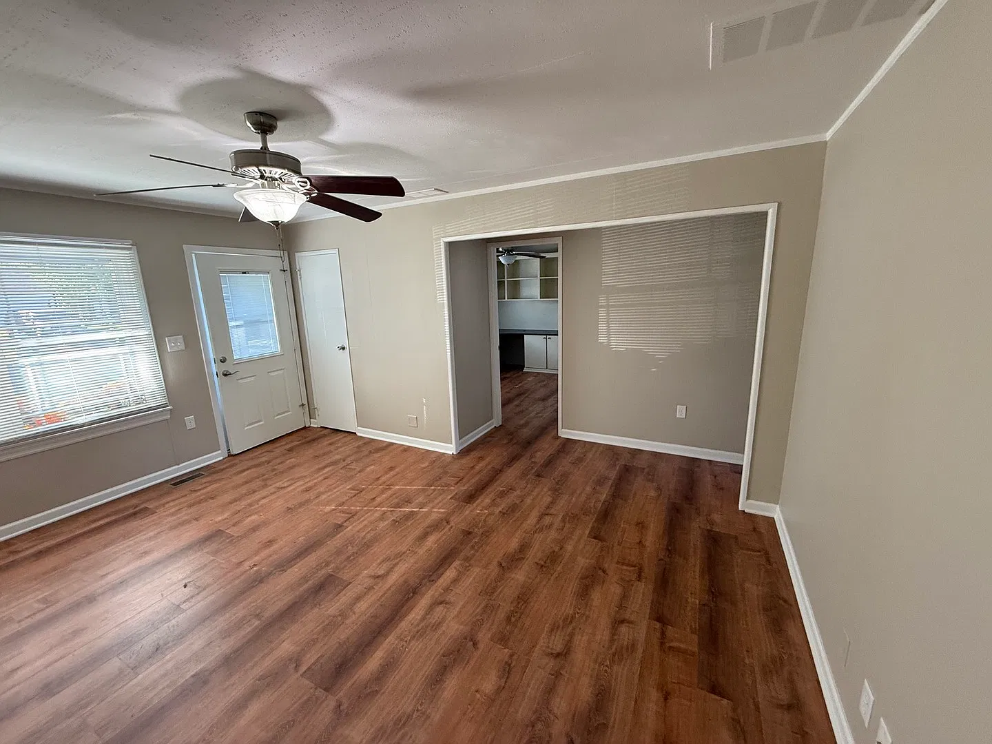 3 bed, 912 sqft, $3,100 — Photo 3