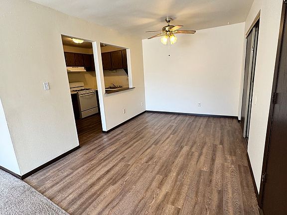 4th image of 1670 Shawano Ave #25