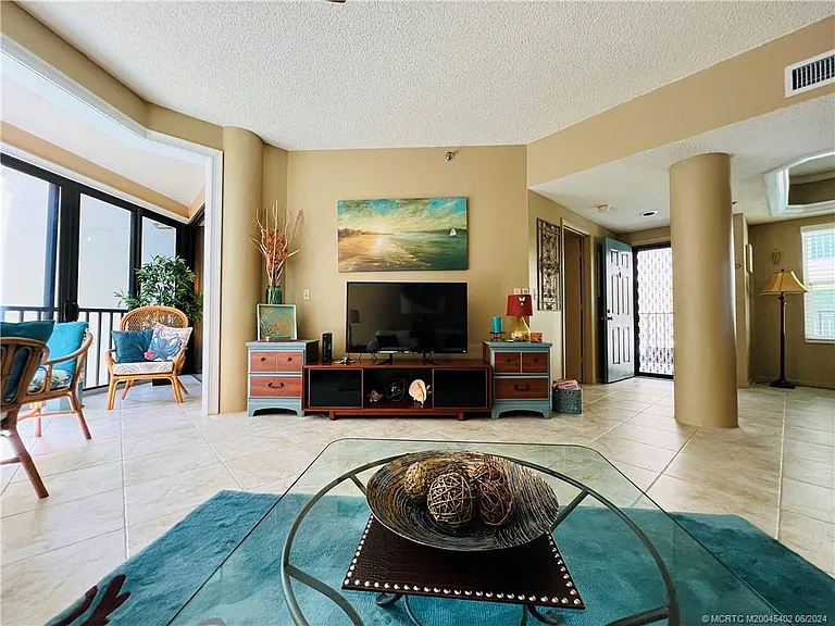 221 NE Plantation Rd #215 — Photo 16