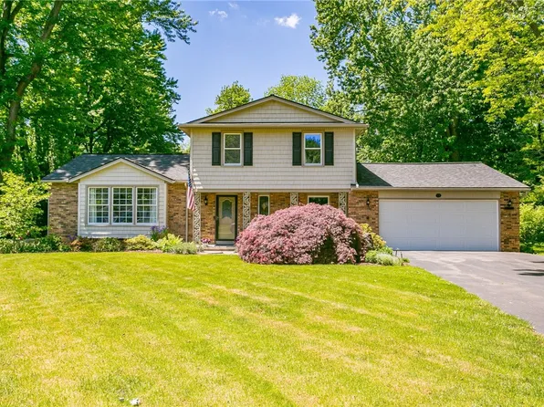 19 Old Ivy Cir, Rochester, NY 14624