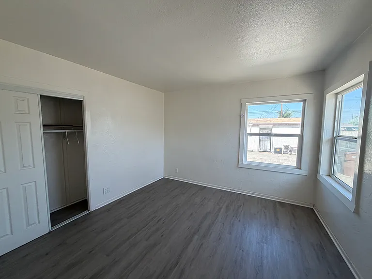 7650 Elm St — Photo 4