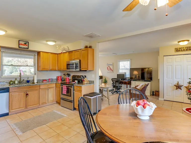 3501 Kingston Ct — Photo 5