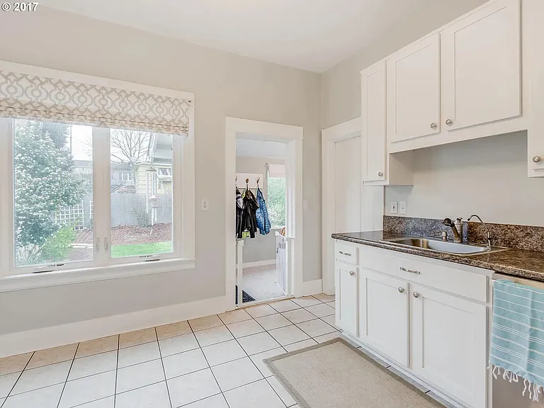 5525 NE Everett St — Photo 11