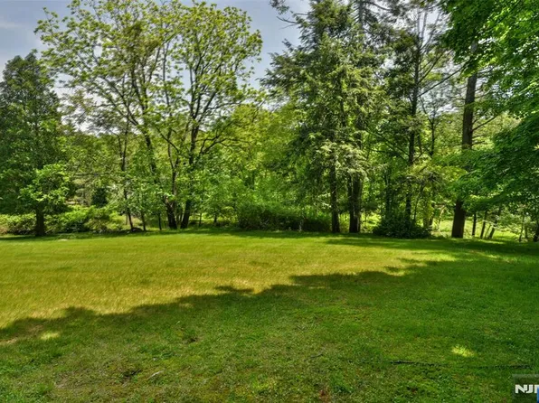 584 W Saddle River Rd, Saddle River, NJ 07458