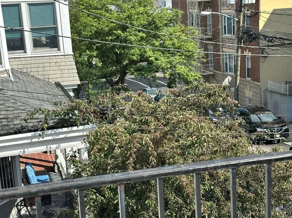 22 46th Street image 6 of 7