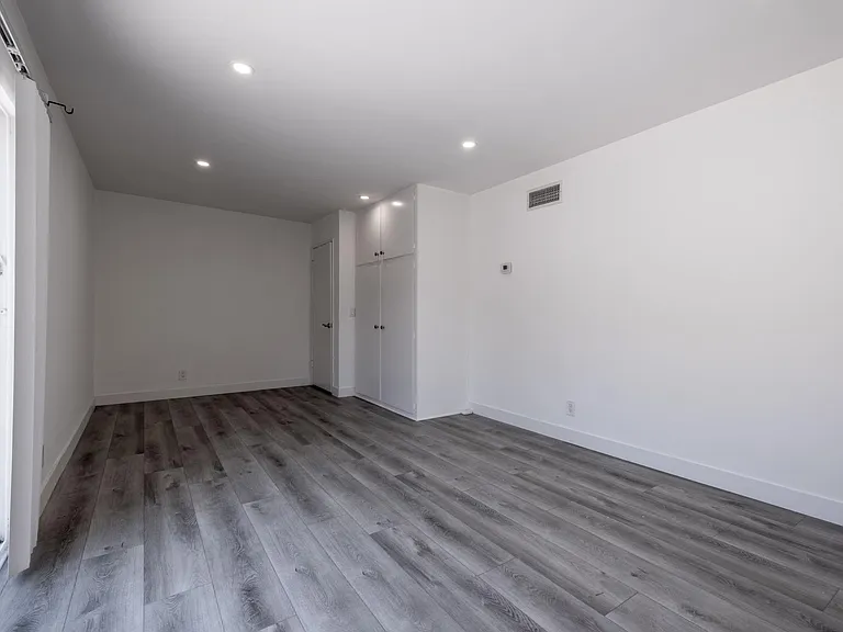 340 N Palm Dr #7 — Photo 13