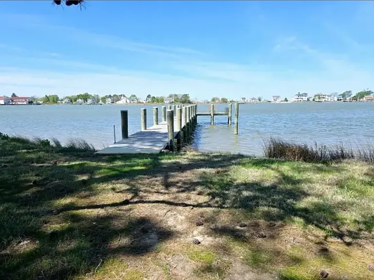 2508 Old House Point Rd — Photo 1