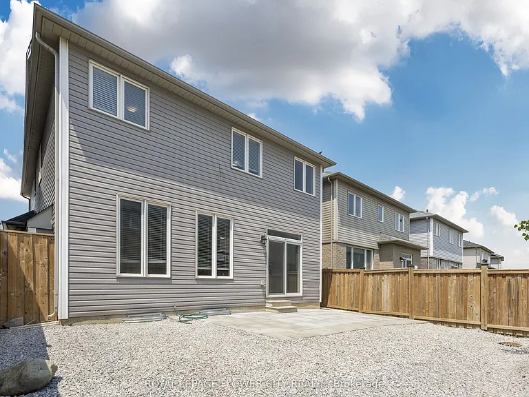25 Munro Cir — Photo 5