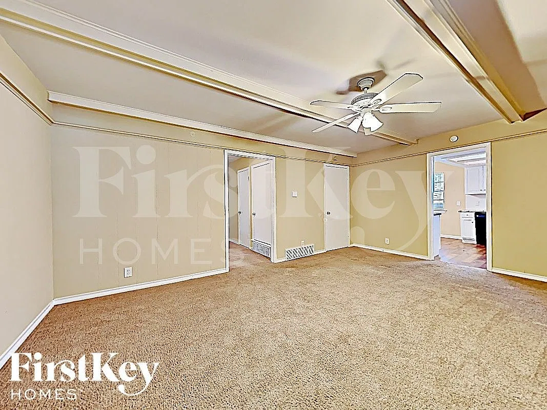 3 bed, 2.0 bath, 1784 sqft, $2,010 — Photo 4
